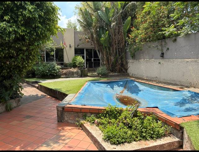5 BEDROOM FREEHOLD FOR SALE IN CROYDON